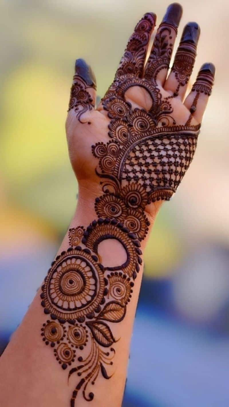 karwa chauth mehndi design 2023 8 Simple mehndi samples for working women kxa 