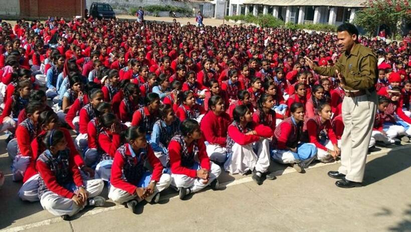 रोड एक्‍सीडेंट चीखते परिजनों को देख पिघला इस SI का दिल, 25 साल 1600 कैम्प 8 लाख लोगों को किया जागरुक