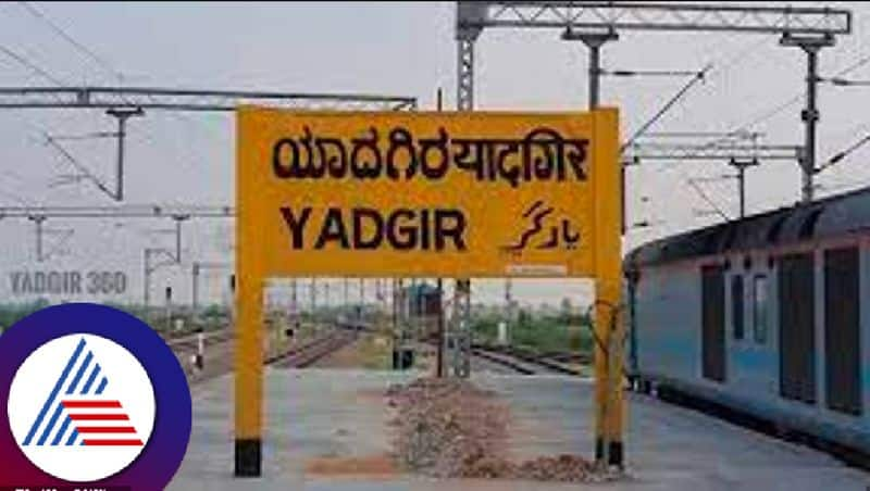 Passengers sleeping drunk at the railway station were severely beaten by the police at yadgir rav