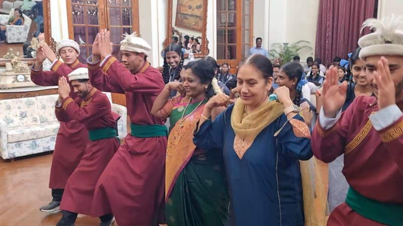 governor tamilisai soundararajan dance with artists on jammu kashmir day in puducherry vel