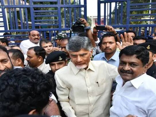 Chandrababu Naidu's convoy covered 40 kilometers in 4 hours, Rajamahendravaram TDP RMA