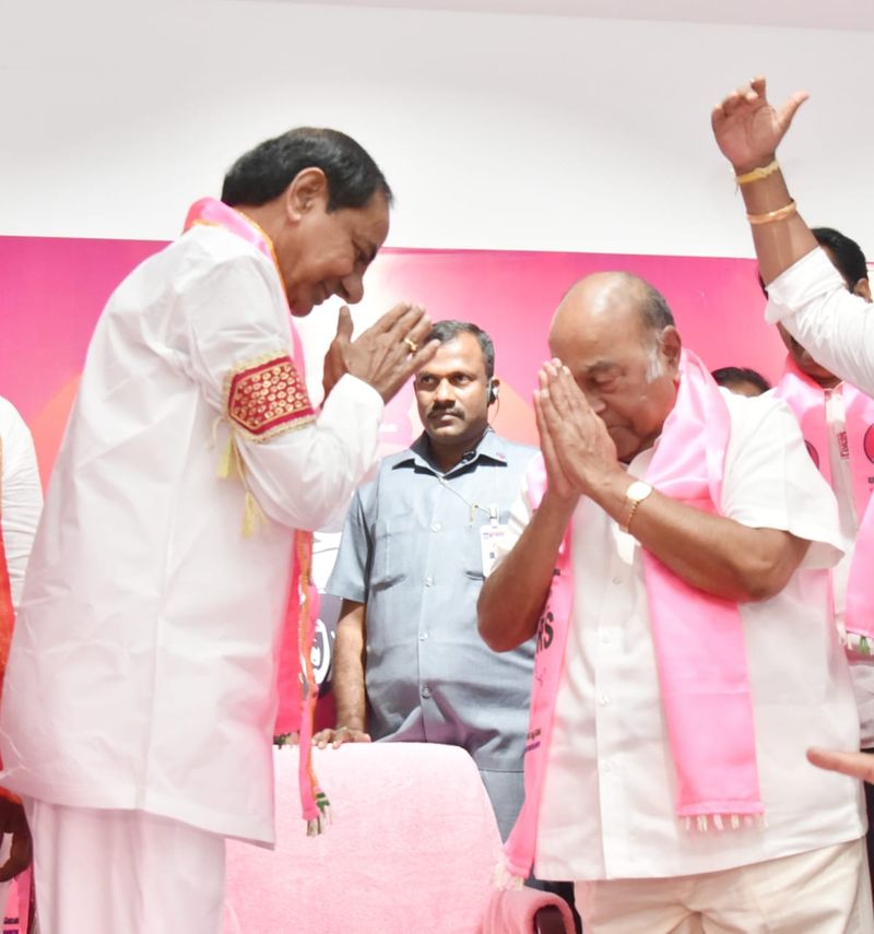 KCR Directs party leaders To utilize Nagam Janardhan Reddy suggestions in Mahabubnagar lns