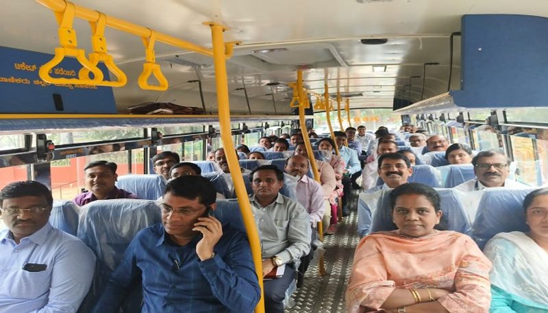 Officials Came to the Janata Darshan Meeting in KSRTC Bus in Tumakuru grg