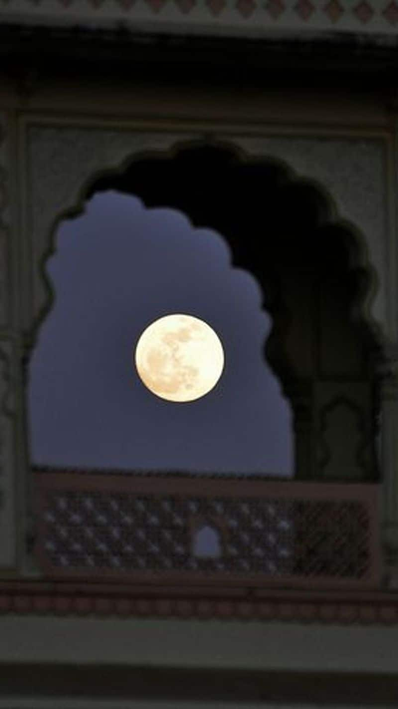 karwa chauth 2023 moon rise time in up city kanpur lucknow agra ayodhya gorakhpur varanasi meerut main chand kab niklega kxa 