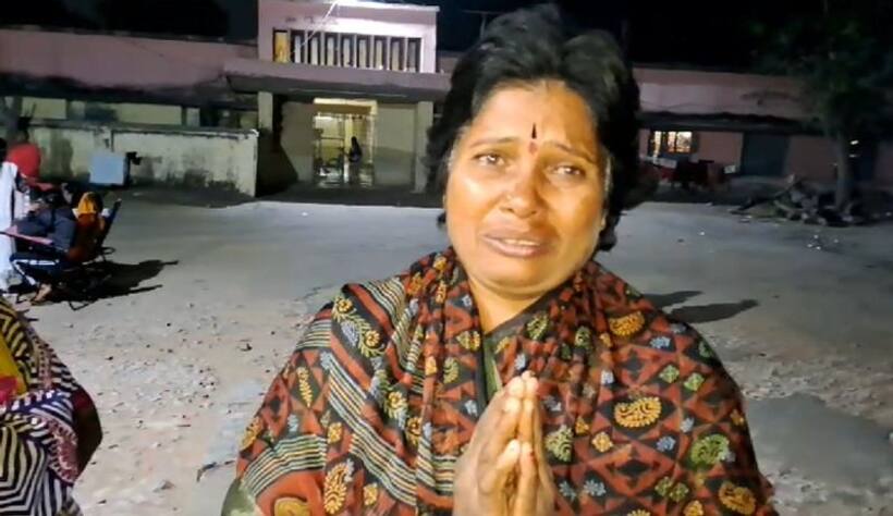 వీళ్లు విద్య వున్న వింతపశువులు... మహిళా స్వీపర్లను వివస్త్రలను చేసి టీచర్ల దాష్టికం... (వీడియో)