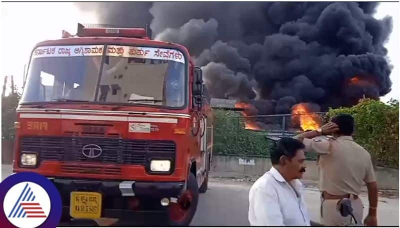 Bangalore have Another fire accident Gangammana gudi sponge factory caught fire sat