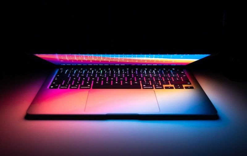 Apple M3 MacBook Pro models feature a 20 percent brighter display sgb