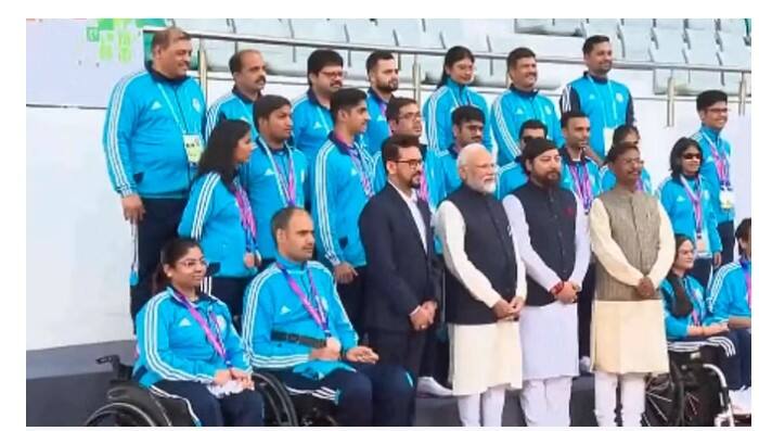 PM Narendra Modi interacts with contingent of Asian Para Games 2023 kvn