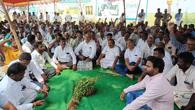 Thousands of acres of crops were lost due to encroachment by engineers at Raichur gvd