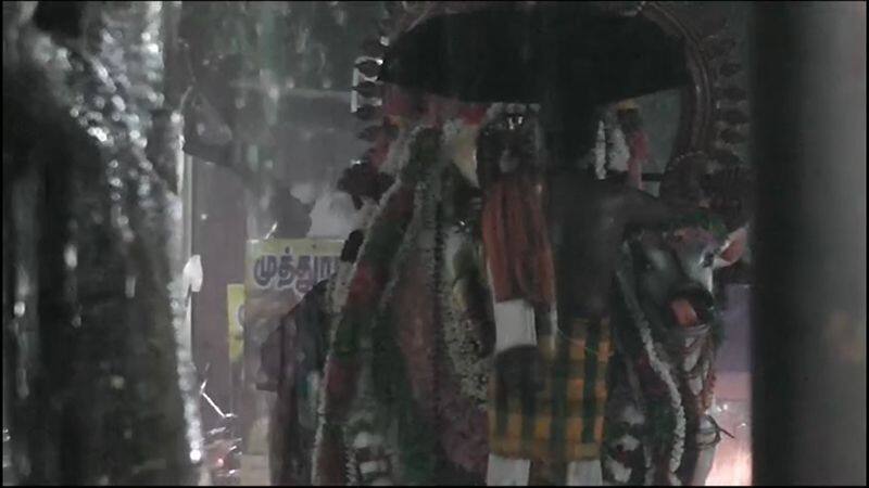 heavy rain at thoothukudi temple festival vel