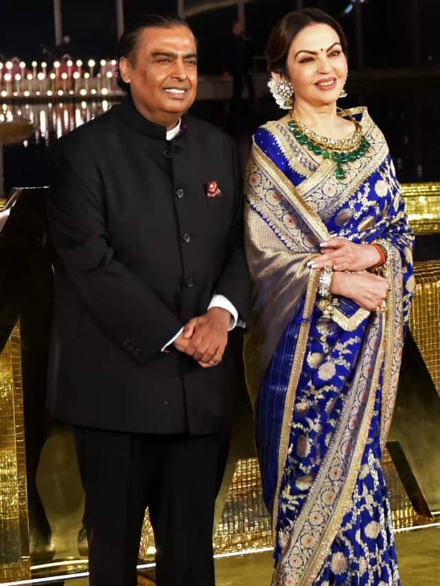 Mukesh Ambani gifted India's most expensive car Rolls Royce cullinan to Nita ambani.. know how much its worth