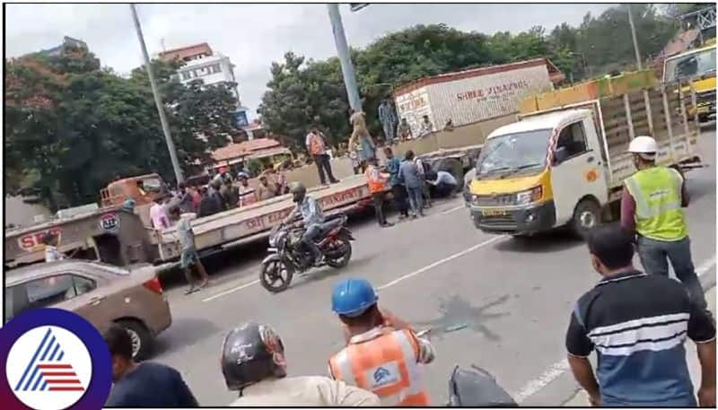 Bengaluru Narayana Hrudayalaya Hospital Road lorry ran away and Two women died sat