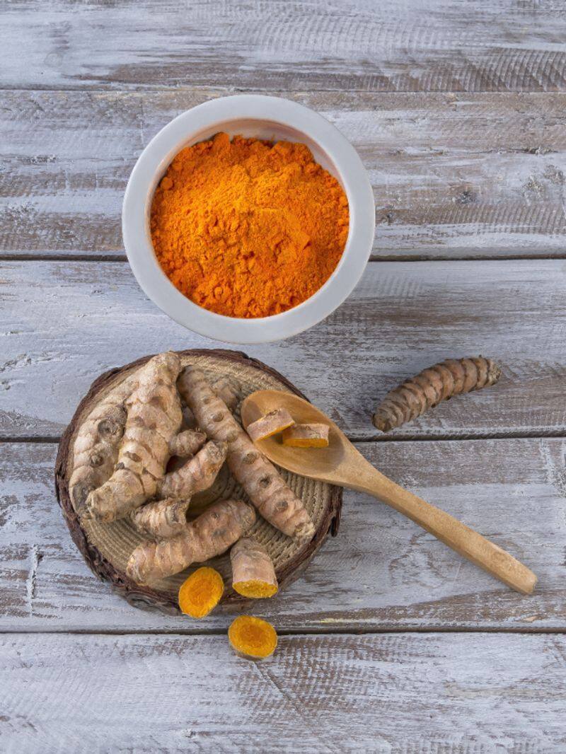 How turmeric helps to reduce blackheads and whiteheads RKN