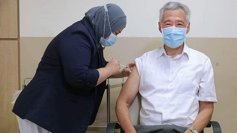 Corona rising again in Singapore! - Prime Minister Lee gets the improved Covid-19 vaccine!