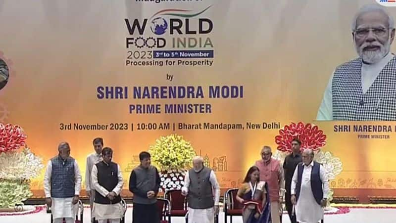 Pm modi disburses Seed Capital Assistance of  rs 380 Cr to over one lakh SHG members dee