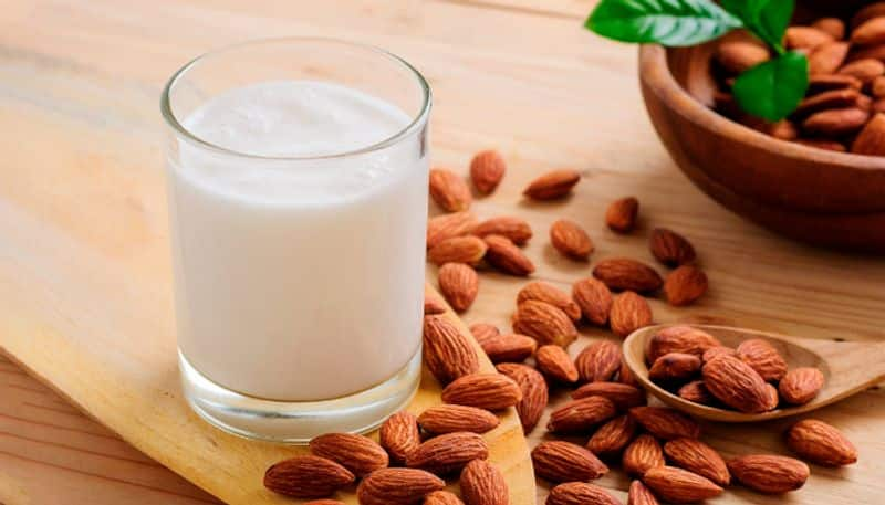 Health Benefits of eating Almond Milk Daily