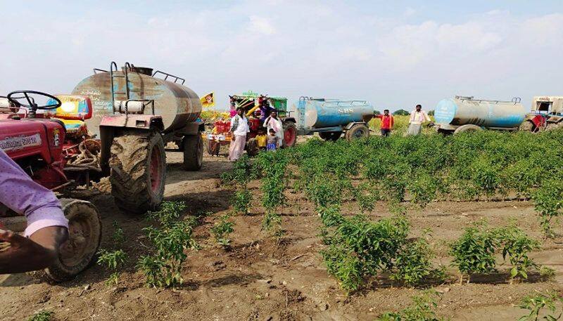 Water from Tanker to Sustain Chilli Crop at Maski in Raichur grg 