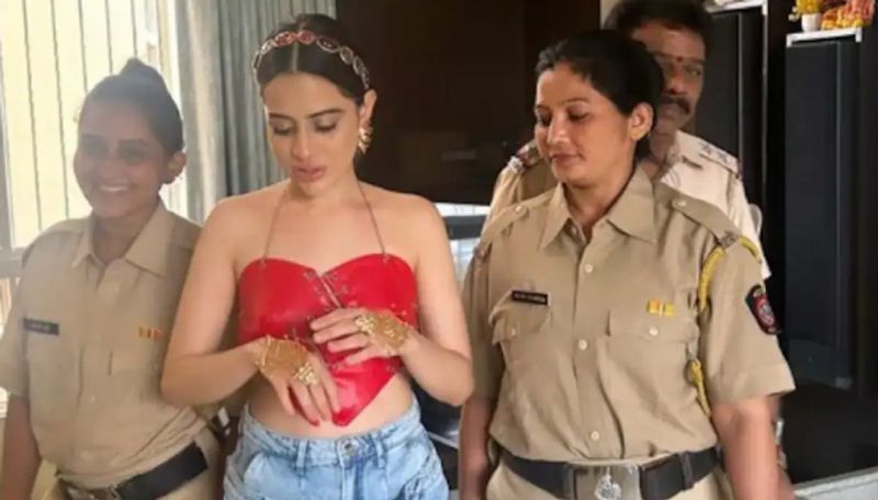 Fashion Influencer Uorfi Javed fake arrest video went viral mumbai police in real action ans