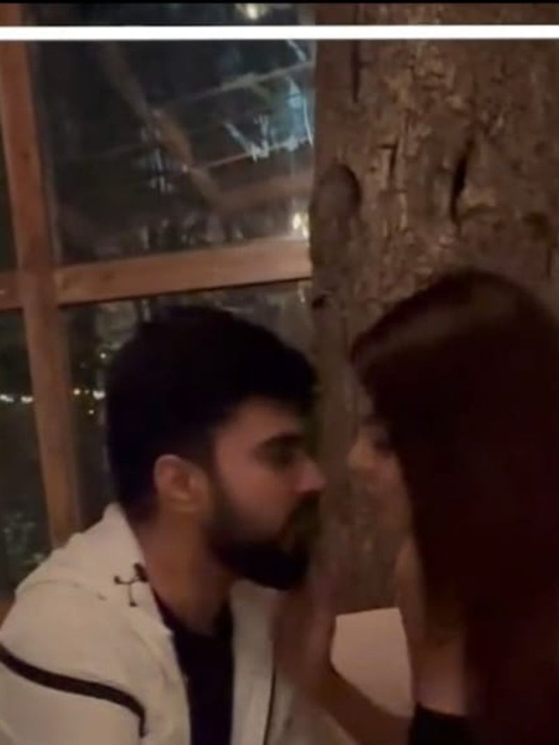 डेट के दौरान शर्लिन ने आदिल को किस किया
