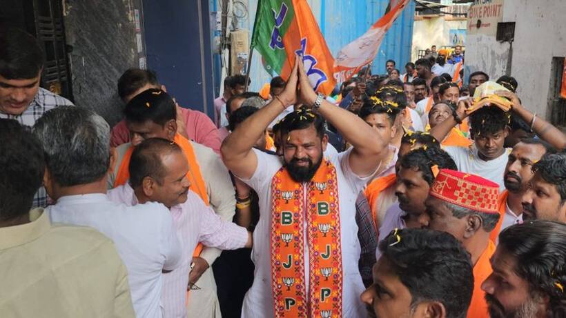 బుల్లెట్ పై వ‌చ్చి గోషామహల్ నుంచి నామినేషన్ దాఖలు చేసిన రాజాసింగ్.. 