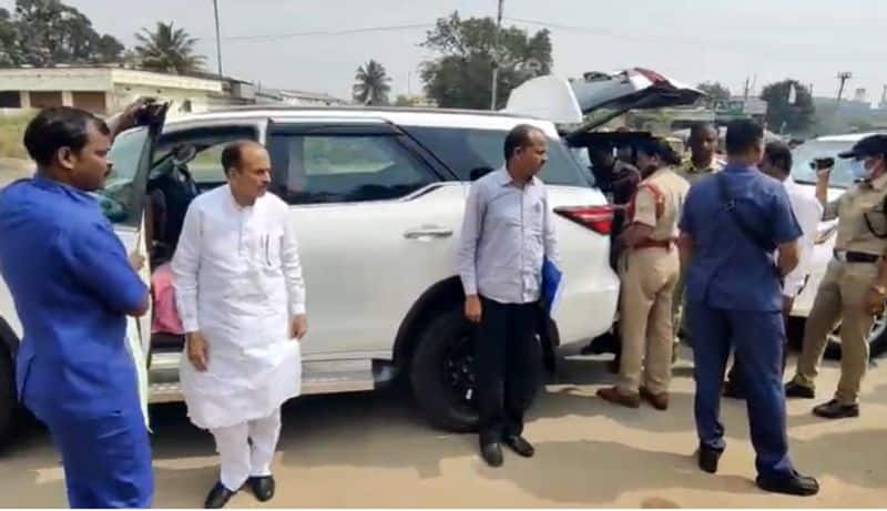 Telangana Assembly Electons 2023 .... Police searched Home Minister Mahamood Ali car AKP 