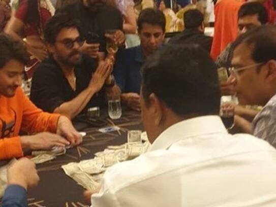 venkatesh and mahesh babu playing cards in club ksr 