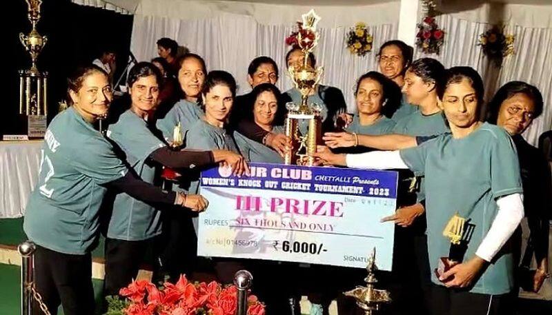 Women Playing Cricket in Kodagu grg 