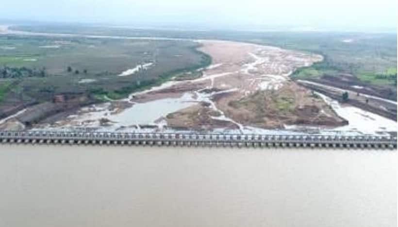 annaram barrage : ఖాళీ అవుతున్న అన్నారం బ్యారేజీ.. 10 రోజులుగా గేట్లు ఎత్తి నీటి విడుదల 
