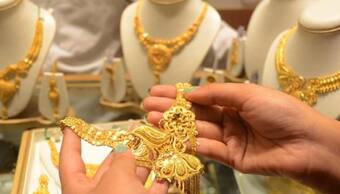 పండగకి బంగారం ధర మరింత తగ్గనుందా.. ఇవాళ తులం ధర ఎంత తగ్గిందంటే ? 