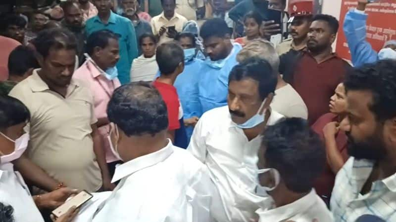 puducherry aiadmk secretary anbazhagan met private company employees who injured fire accident in puducherry vel