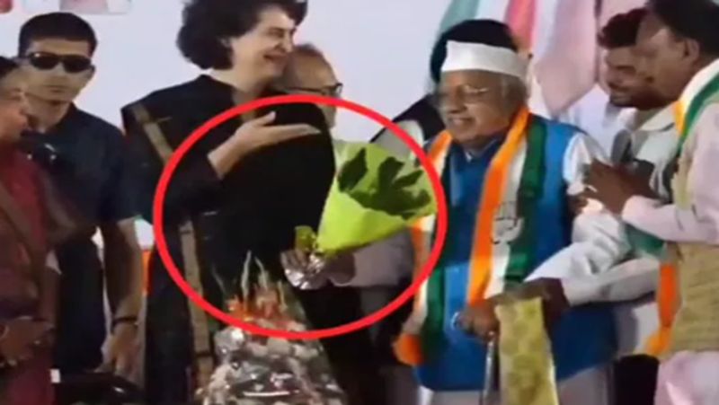 Congress leader gifts Priyanka Gandhi a bouquet without flowers in madhya pradesh smp