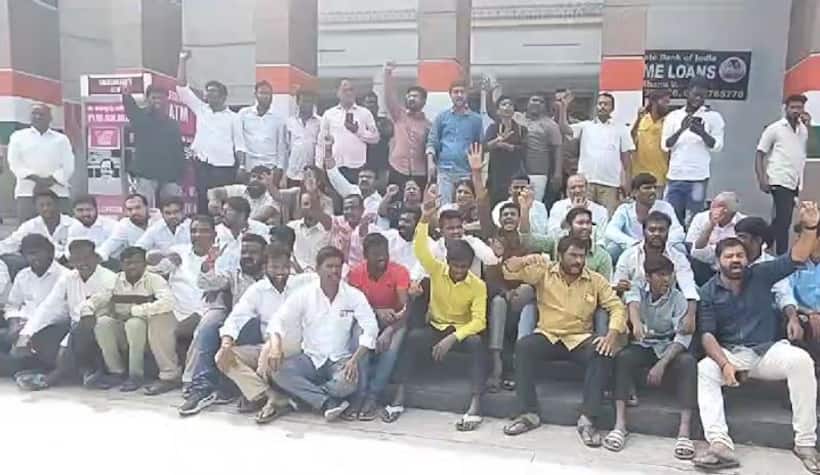 ఆ కాంగ్రెస్ నేతకు వింత అనుభవం... టికెట్ ఇచ్చినట్లే ఇచ్చి లాక్కున్నారే.. (వీడియో) 