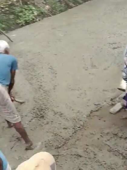 पैसा-जेवर नहीं, ग्रामीणोंं ने चुराई सड़क