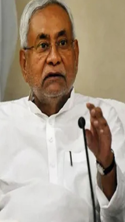 <p>उधर, महागठबंधन के घटक दल आरजेडी के नेता देर शाम तक बैठके करते रहें। उधर, बीजेपी और जेडीयू के नेताओं ने दिल्ली की तरफ भी कूच किया।</p>
