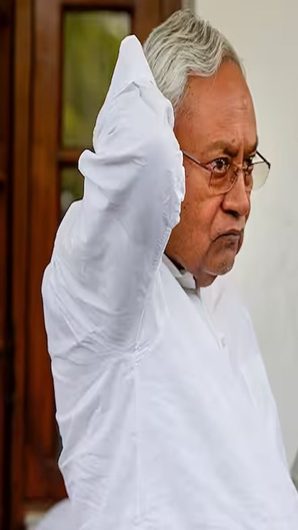 <p>बिहार में कहा जाता है कि कुर्सी कुमार हर बार अपनी अति महत्वाकांक्षा के लिए नया दांव खेलते हैं। </p>
