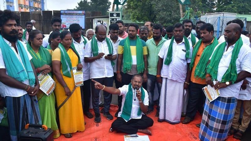 PMK MLA stages protest, alleges irregularities at Uzhavar Sandhais in Salem vel