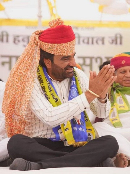 <p>राष्ट्रीय लोकतांत्रिक पार्टी यानि रालोपा सुप्रीमो हनुमान बेनीवाल के पास सिर्फ 42 लाख रुपये की संपत्ति है। नॉमिनेशन में यह सामने आया है।</p>
