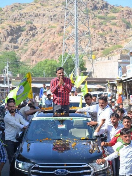 <p>हनुमान बेनीवाल की साल 2014 के लोकसभा चुनाव में संपत्ति सिर्फ 33 लाख रुपये थी।</p>
