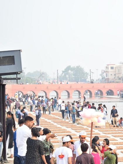 <p>दीपोत्सव 2023 को सफल बनाने के लिए 25 हजार से अधिक वालंटियर्स काम कर रहे हैं। घाट प्रभारी और समन्वयकों कर रहे निगरानी।</p>
