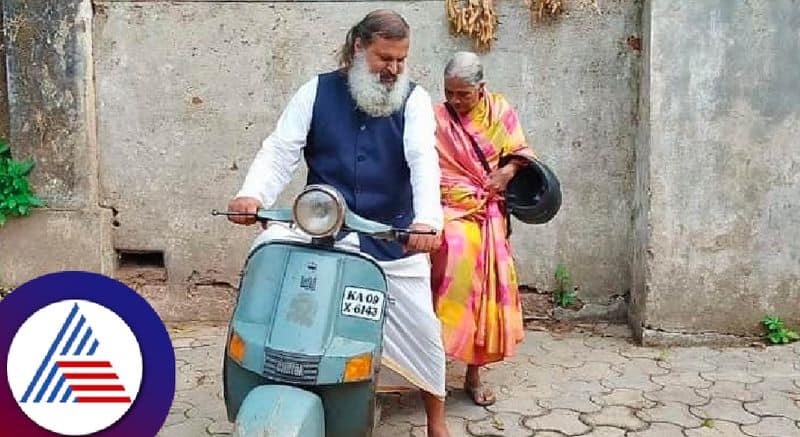 D Krishna kumar traveled the country with his mother on an old scooter at udupi rav