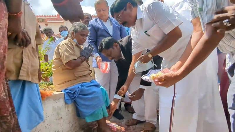 judges honour cleaning workers at ulundurpet court campus in kallakurichi vel