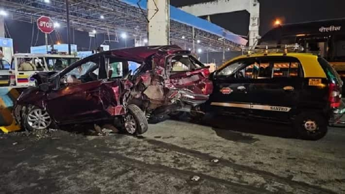 Shocking multi car crash at Bandra Worli Sea Link road 