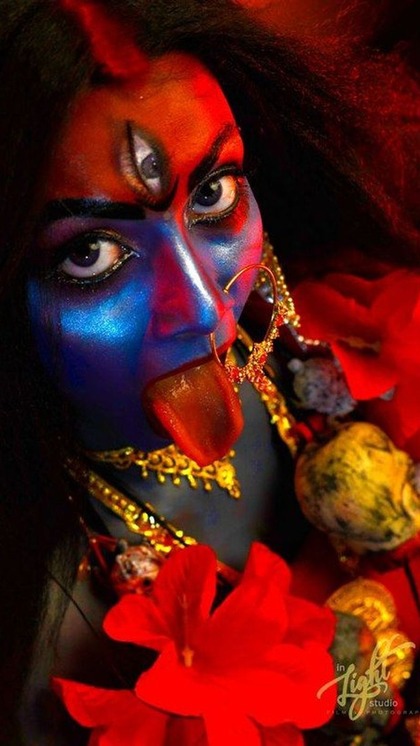 दिवाली की अंधेरी रात में क्यों होती मां काली की पूजा? जानें डरावना सच