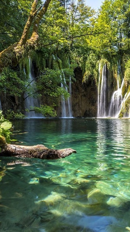 <p>It is challenging to take out time from a busy schedule to make plans for trips. Here are few places that you can visit during a weekend. <br />
 </p>
