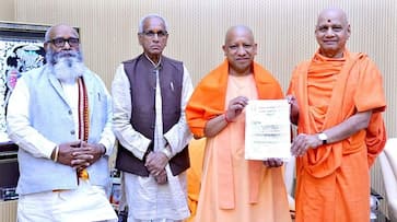 up cm Yogi Adityanath gets ayodhya shriram mandir pran pratishtha invitation zrua