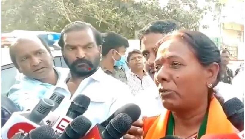 కన్నీరు పెట్టించిన బిజెపిని కంగారుపెడుతూ ... బిఆర్ఎస్ చేరేందుకు సిద్దమైన తుల ఉమ?