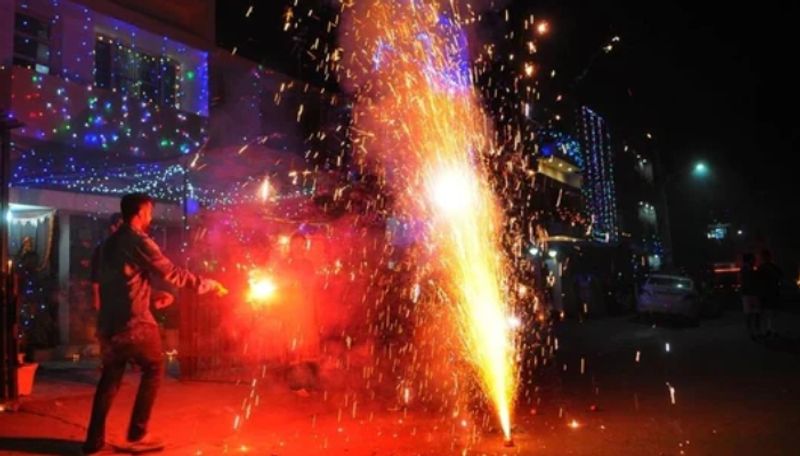 Delhi Air Pollution Bombay High Court Modified order for burning firecrackers ans