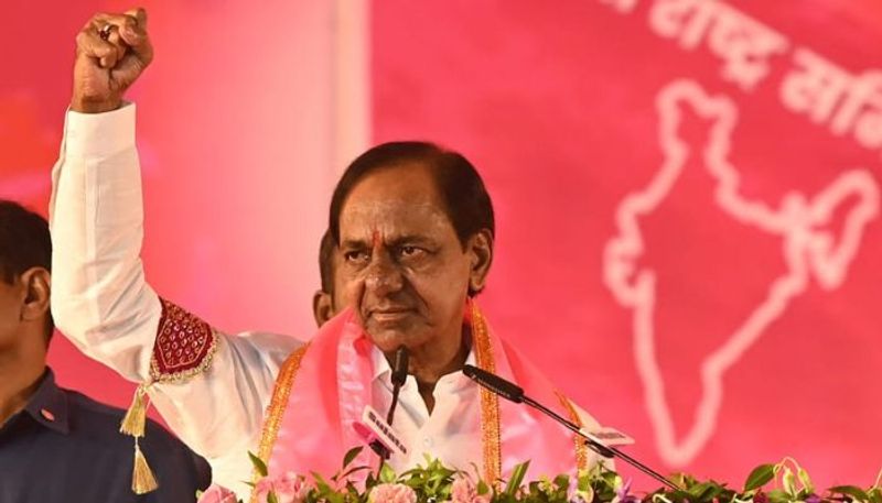 CM KCR Cast Her Vote In Native Village Chintamadaka Siddipet KRJ