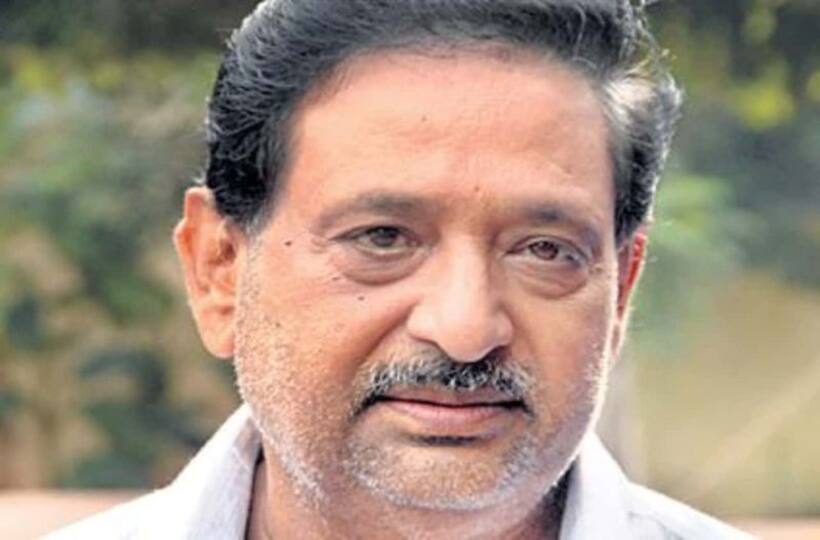 నటించాలని ఉన్నా..వారికోసం సినిమాలు మానేసిన చంద్రమోహన్.. కారణమేంటంటే..? 