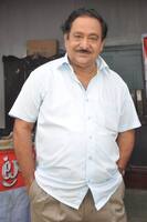 Chandra Mohan :  చంద్రమోహన్ రేర్ ఫొటోలు.. అప్పట్లో ఆయన లుక్ ఎలా ఉండేదో చూశారా?